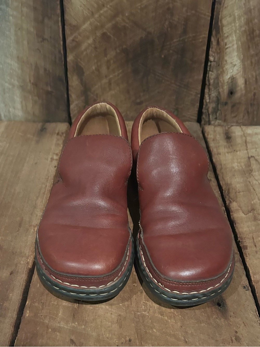 Born Women’s Leather Slip On Shoes Size 8.5